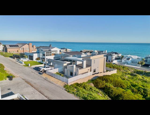 4 BEDROOM HOUSE FOR SALE IN PEARL BAY